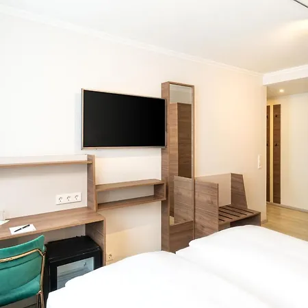 מלון Arthotel Ana Liberty